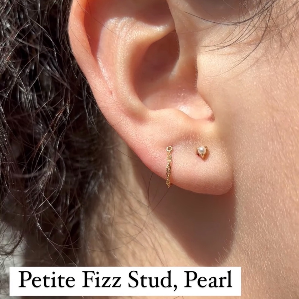 ISO Catbird petite fizz pearl stud earring